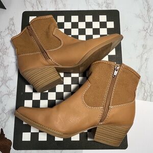 Universal Thread Tan Western Ankle Boots Womens Size 8 Block Heel Booties